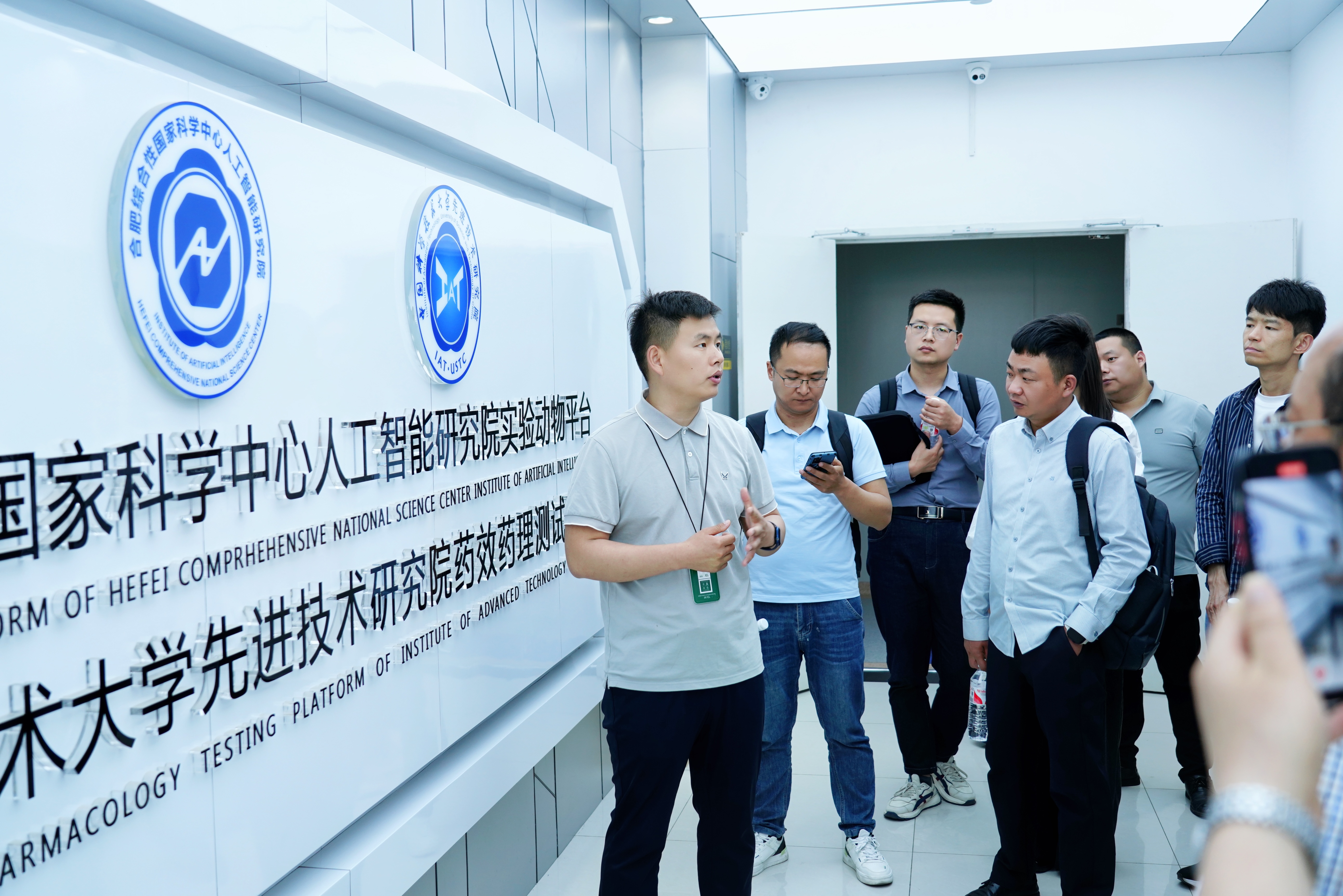 参观3-动物实验平台.jpg 参观3-动物实验平台.jpg
